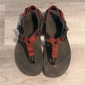 Bedrock Cairn Pro Black and Burgundy Sandals | Men’s 8 | Women’s 9